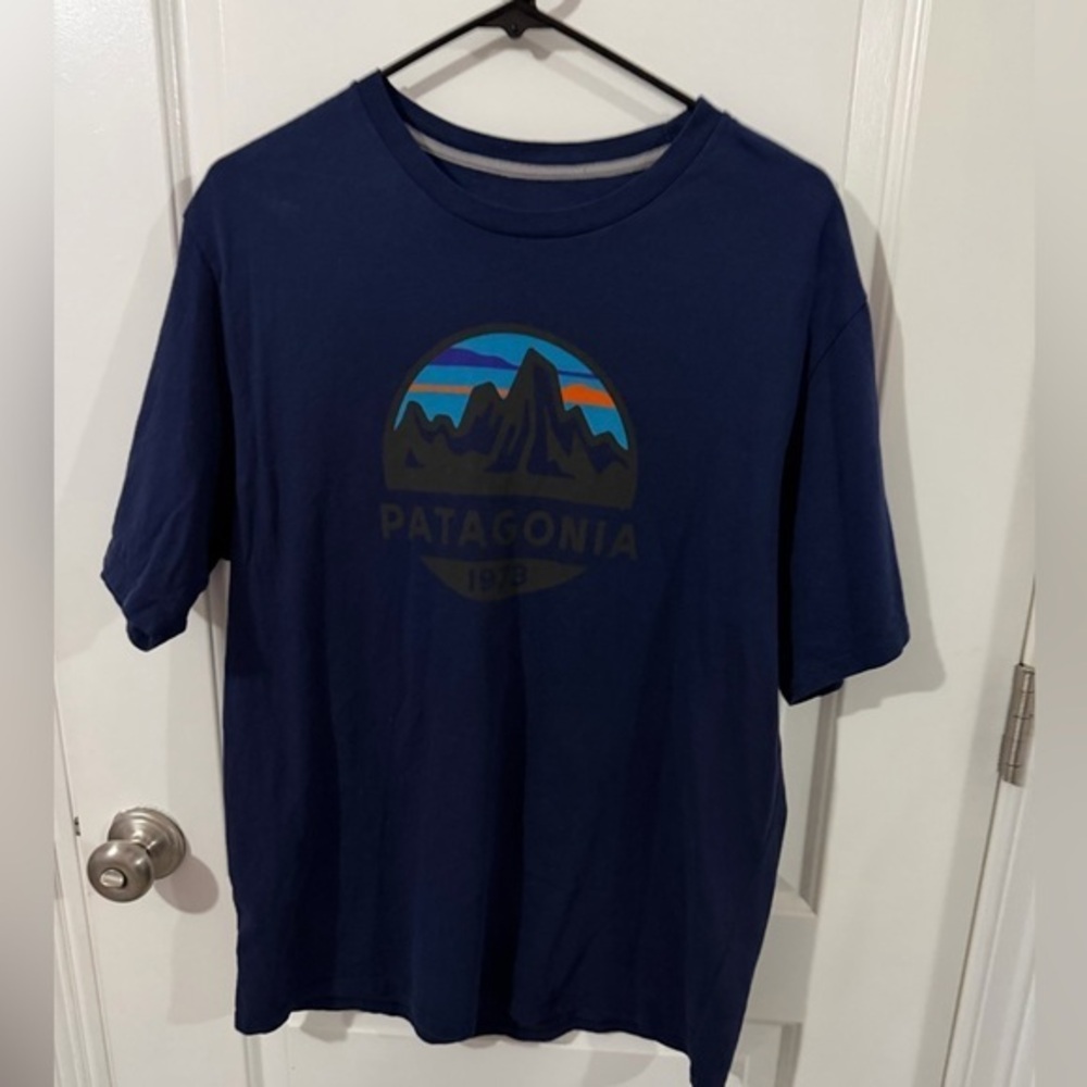Patagonia Men’s '73 Skyline Organic Cotton T-Shirt Navy Blue Size Medium